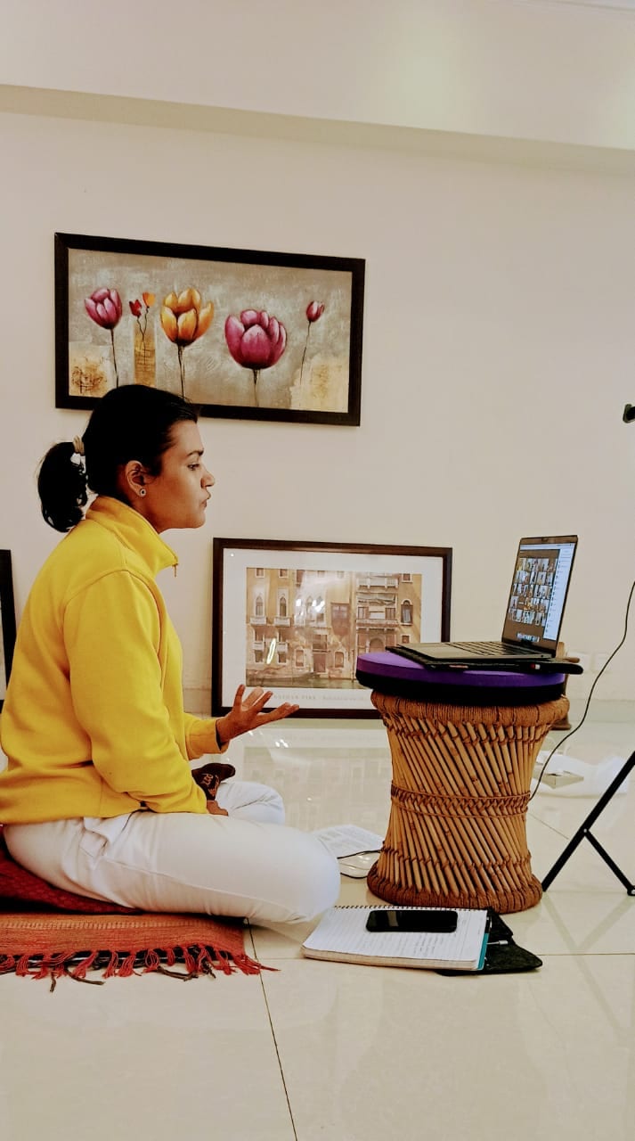 A live online class by a teacher of Sivananda Gurgaon.